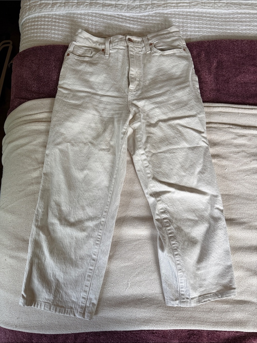 Universal Thread Off-White Vintage Cropped/Ankle Length Straight Jeans